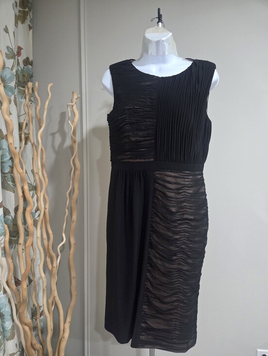 Adrianna Papell Dresses & Skirts - Adrianna Papell Black Sleeveless Mixed-Texture Midi Dress Sz.10